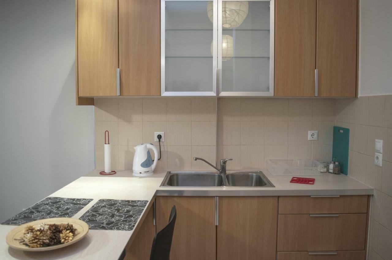 Modern Apartment, Excellent And Vibrant Location!! Атина Екстериор снимка
