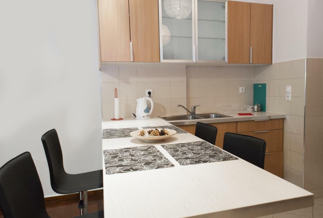 Modern Apartment, Excellent And Vibrant Location!! Атина Екстериор снимка